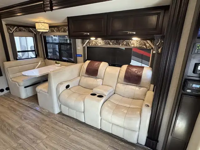 2019 Dx3 37TS in RVs & Motorhomes in Penticton - Image 16