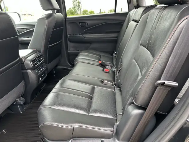 2024 Honda Passport TrailSport l Clean Car Fax l One Owner l Loc in Cars & Trucks in Calgary - Image 23