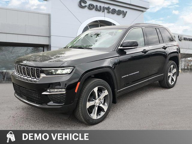 2023 Jeep Grand Cherokee 4xe | Hybrid | Sunroof in Cars & Trucks in Calgary