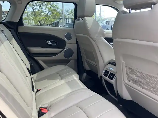 2019 Land Rover Range Rover Evoque SE WINTER TIRES INCLUDED! dans Autos et camions dans Ville d’Halifax - Image 16