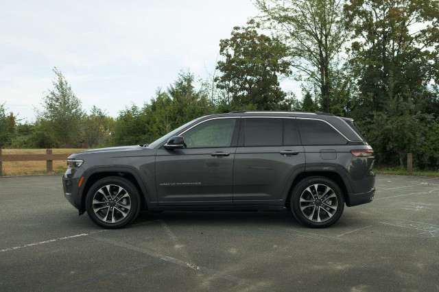 2023 Jeep Grand Cherokee in Cars & Trucks in Delta/Surrey/Langley - Image 4