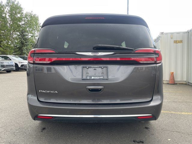 2022 Chrysler Pacifica Touring L in Cars & Trucks in Calgary - Image 4