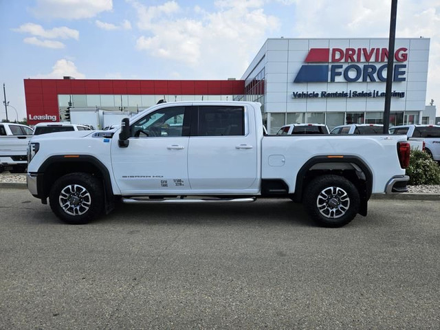 2024 GMC Sierra 3500HD 4WD Crew Cab 159" SLE, 6.6L V8 Gas, SLE C in Cars & Trucks in St. Albert - Image 2
