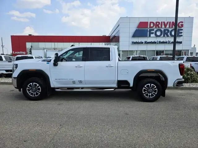 2024 GMC Sierra 3500HD 4WD Crew Cab 159" SLE, 6.6L V8 Gas, SLE C in Cars & Trucks in St. Albert - Image 3
