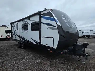 Lightweight Travel Trailer with Front King Bed, Rear Kitchen & Bath, Dinette & Theatre Seating! 2022...