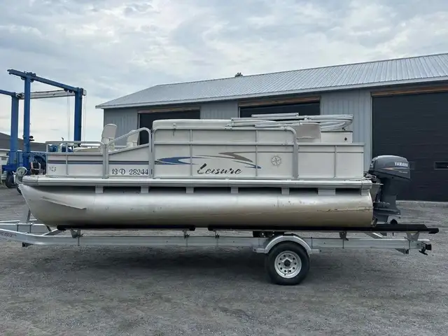 2005 Ponton LEISURE 1623 in Powerboats & Motorboats in Québec City - Image 2