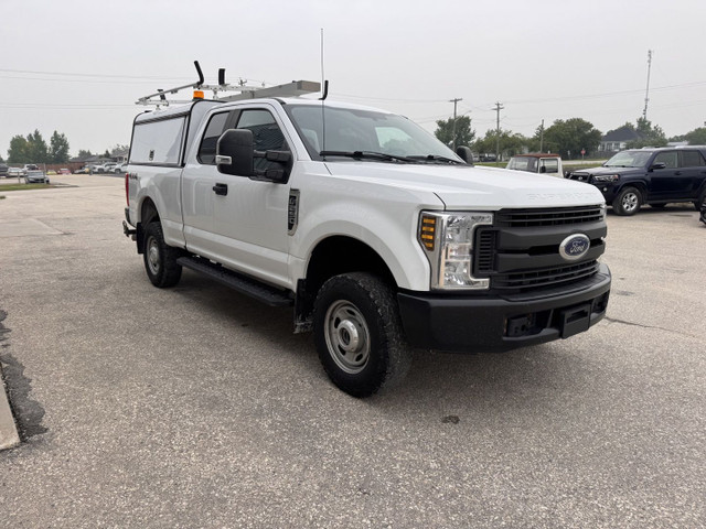 2019 Ford F-250 SD XL SuperCab 6.75' Box 4x4 w/ Service Cap in Cars & Trucks in Winnipeg - Image 3