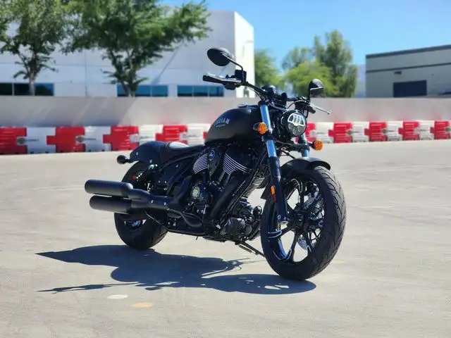 2024 Indian Chief Bobber Dark Horse Black Smoke in Street, Cruisers & Choppers in Strathcona County - Image 2