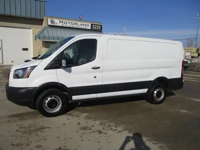 3.7 liter,auto,air,cruise,tilt,pw,pl, bluetooth radio. work ready, cargo equipped with divider and l...