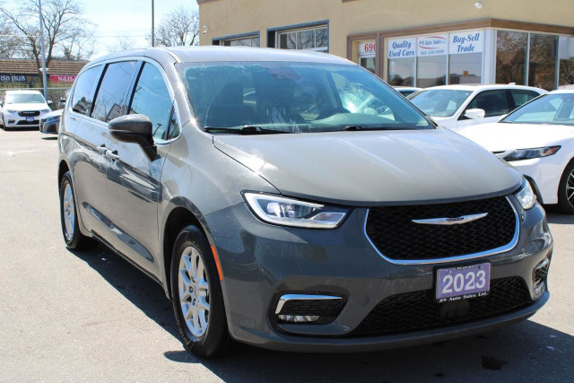 2023 Chrysler Pacifica Touring L in Cars & Trucks in Mississauga / Peel Region