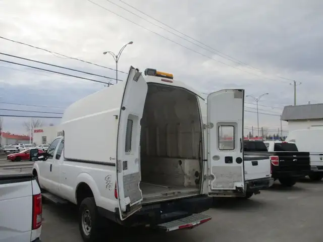 2012 Ford Super Duty F-350 à roues arrière simples KINGCAB F 350 in Cars & Trucks in Laval / North Shore - Image 14