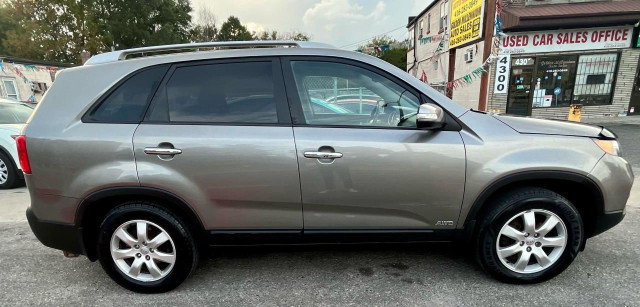 2012 Kia Sorento Alloy wheels ,Bluetooth ,heated Seats in Cars & Trucks in City of Toronto - Image 4