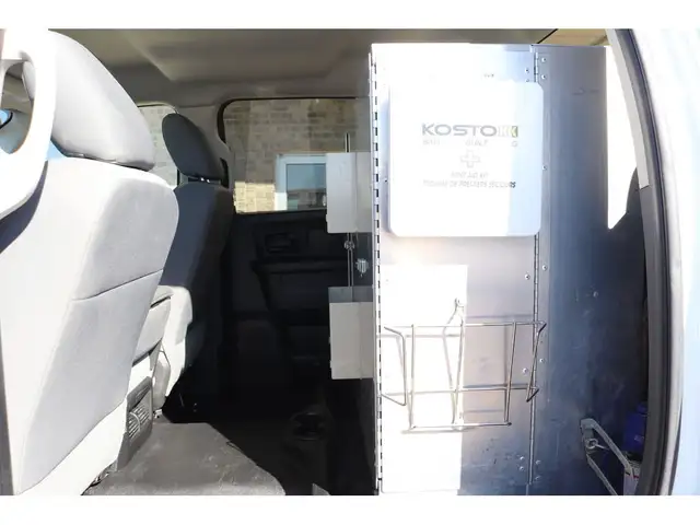 2015 Dodge RAM 4500 CREW DUALLY 6.7L CUMMINS 4X4, SERVICE BODY & in Cargo & Utility Trailers in Winnipeg - Image 9