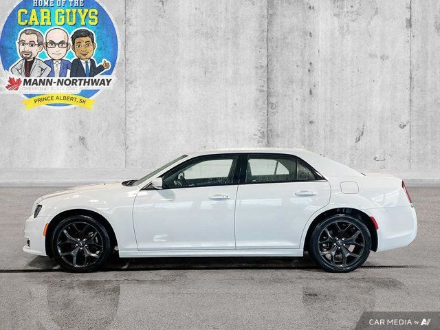 2022 Chrysler 300 Touring | Heated Seats | Rear View Camera in Cars & Trucks in Prince Albert - Image 2