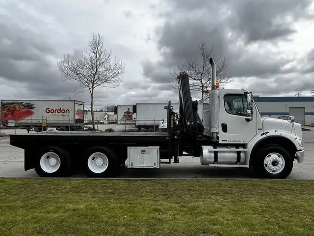 2006 freightliner M2 112 15 foot Flat Deck With Hiab Crane Diese in Heavy Trucks in Richmond - Image 11
