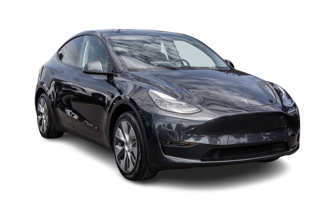 2024 Tesla Model Y RWD * Standard range* Toit panoramic Standard dans Autos et camions  à Ville de Montréal - Image 3