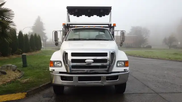 2008 ford F-750 18 Foot Flat Deck Regular Cab 2WD Diesel Dually  in Heavy Trucks in Richmond - Image 4
