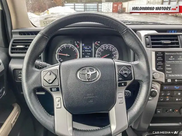 2020 Toyota 4Runner LIMITED in Cars & Trucks in Hamilton - Image 18