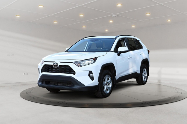 2021 Toyota RAV4 XLE + TOIT OUVRANT + SIEGES CHAUFFANT XLE FWD in Cars & Trucks in Longueuil / South Shore