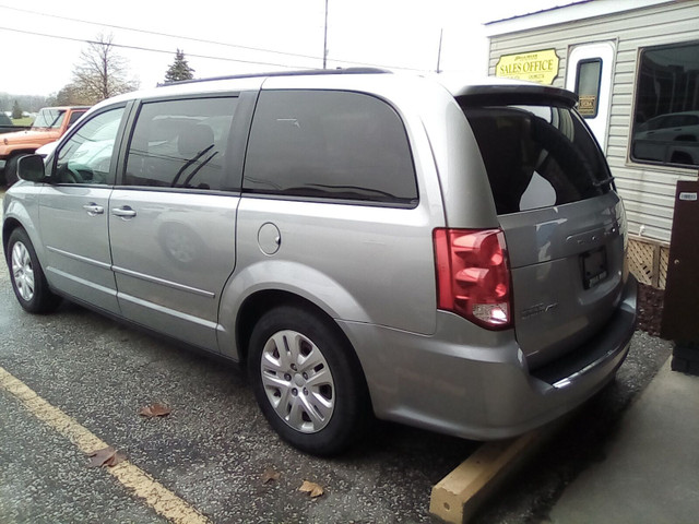 2017 Dodge Grand Caravan in Cars & Trucks in Leamington - Image 2