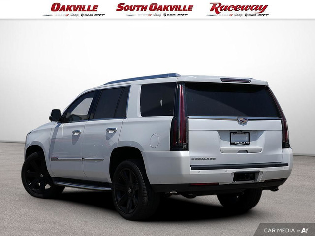 2016 Cadillac Escalade LUXURY | 6.2L V8 | CLEAN CARFAX | DVD | S in Cars & Trucks in Oakville / Halton Region - Image 4