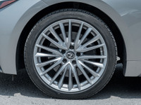 One owner, leased vehicle, full service history, clean Carfax. LOW kms!Luxury package. dometer is 25... (image 3)