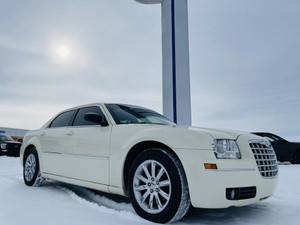 2009 Chrysler 300 TOURING! MOONROOF! NEW TIRES! ACCIDENT FREE!
