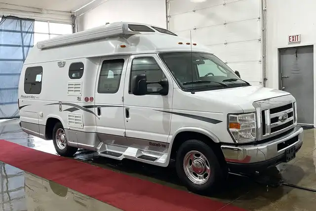 2010 Pleasure-Way Excel TS – Pre-Owned Class B Motorhome. in RVs & Motorhomes in Red Deer - Image 3