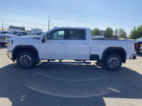 A perfect blend of rugged capability and refined comfort, the 2024 GMC Sierra 2500HD SLT arrives boa... (image 4)