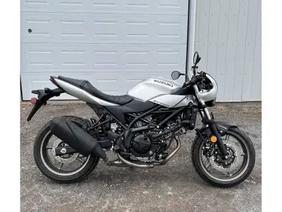 2024 Suzuki SV650X Les photos peuvent être à titre indicatif et sans inscription. Les promotions en...