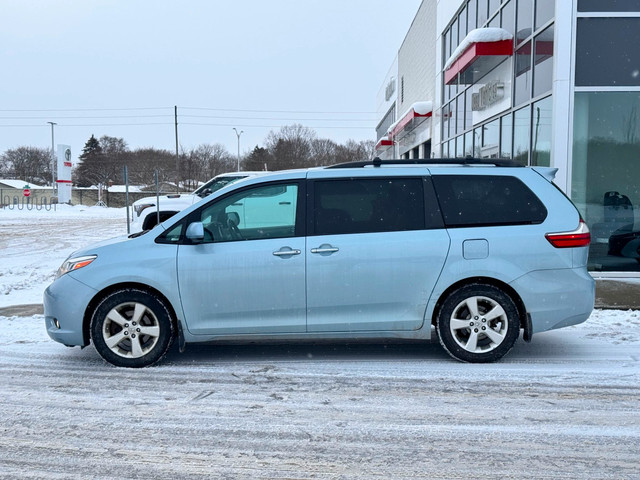 2015 Toyota Sienna XLE 7 Passenger EASY TO FIND IN A PARKING LOT in Cars & Trucks in London - Image 3