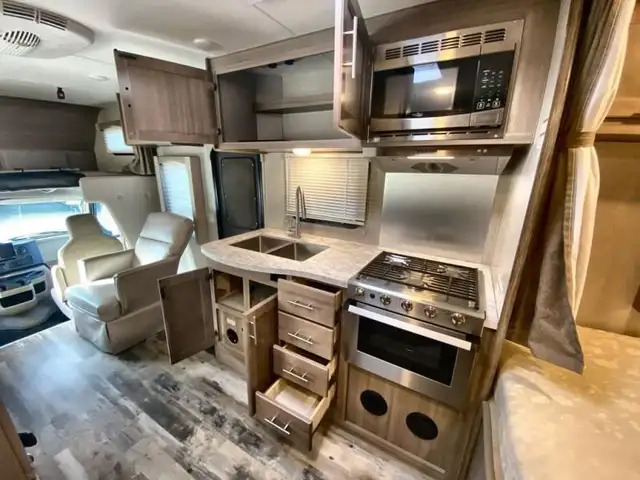 2022 Adventurer LP Class C Adventurer 24DS in RVs & Motorhomes in Prince George - Image 34