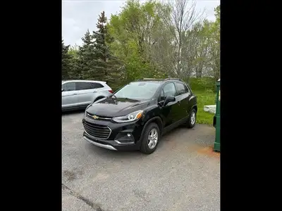 Introducing the 2017 Chevrolet Trax LT - the compact SUV that's big on personality and style! This p...