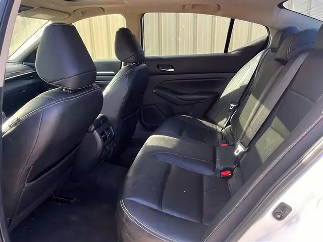 2019 Nissan Altima 2.5 Platinum AWD in Cars & Trucks in St. Albert - Image 16