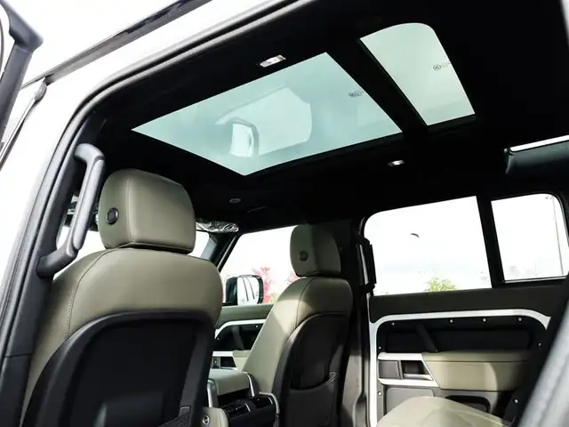 2024 Land Rover Defender 110 P300 S in Cars & Trucks in Oshawa / Durham Region - Image 16