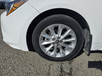 2022 TOYOTA COROLLA LE 1.8L FEATURES: LANE KEEP CLOTH INTERIOR HEATED SEATS BLIND SPOT INFO SUNROOF... (image 3)