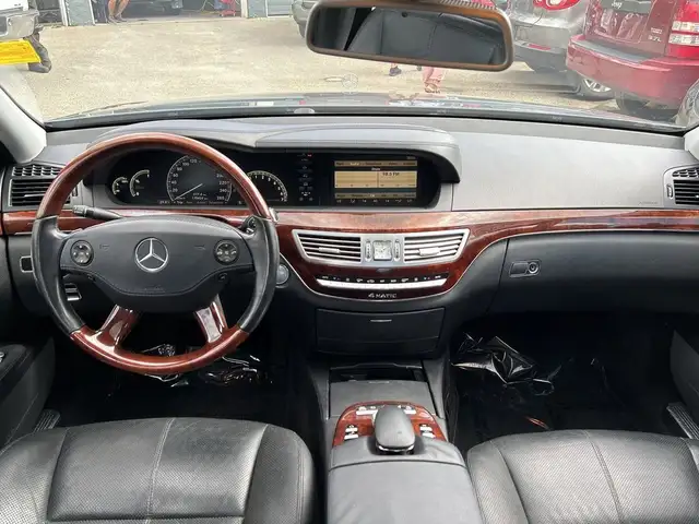 2009 Mercedes-Benz S-Class 5.5L V8 in Cars & Trucks in Calgary - Image 16