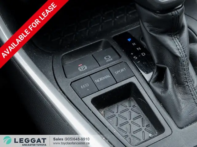 2020 Toyota RAV4 XLE FWD in Cars & Trucks in Hamilton - Image 17