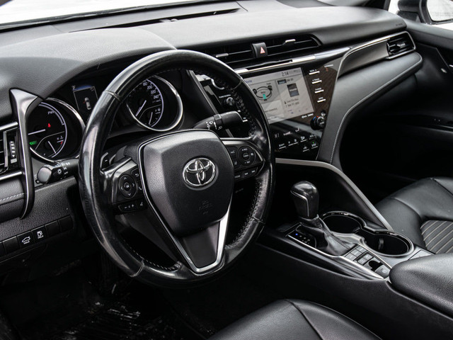 2019 Toyota Camry HYBRID|SE PKG|BACKUP|HEATED SEATS|CLEAN CARFAX in Cars & Trucks in City of Toronto - Image 4