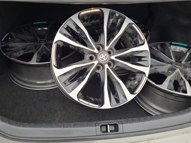 2017 Toyota Corolla SE | Sunroof | Leather | Original Rims Inclu in Cars & Trucks in City of Toronto - Image 3
