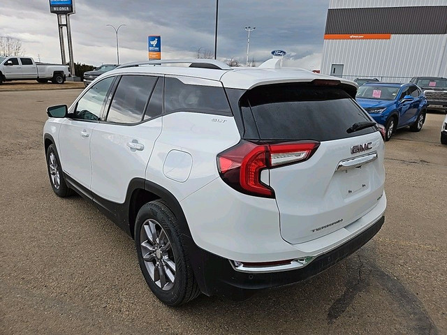 2022 GMC Terrain SLT LOADED! PANO ROOF LEATHER HEATED SEATS in Cars & Trucks in Red Deer - Image 3