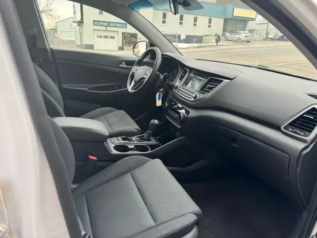 2018 Hyundai Tucson 2.0L FWD dans Autos et camions dans Calgary - Image 17