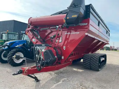 2024 BRENT 1598 DUAL-AUGER GRAIN CART (RED) STOCK# A063460 1500 BUSHEL CAPACITY 22 INCH DOUBLE AUGER...