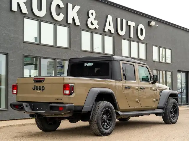 2020 Jeep Gladiator Sport S Soft Top63009264924547124