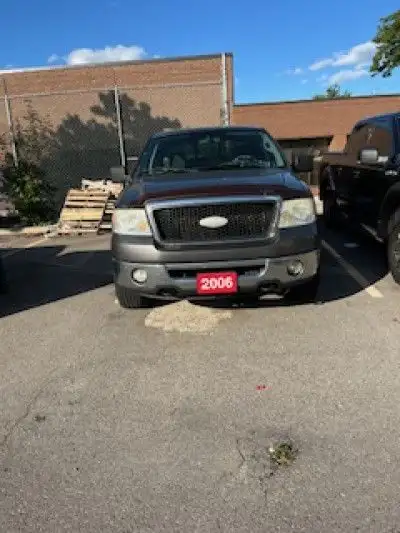Check out this 2006 Ford F-150 XLT! With its powerful 8 Cylinder engine, 4WD capability, and spaciou...
