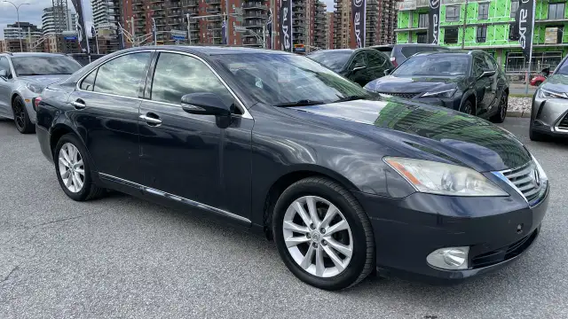 2010 Lexus ES 350 Touring / Camera / Bluetooth / Cuir Bien Équip in Cars & Trucks in Laval / North Shore - Image 21