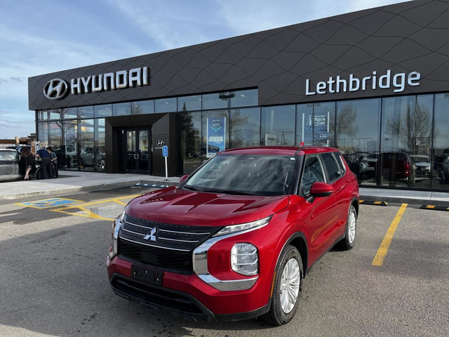 Mitsubishi Outlander ES 2022 in Cars & Trucks in Lethbridge