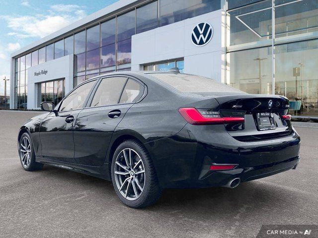 2020 BMW 3 Series 330i xDrive | AWD | Blind Spot | Lane Depart in Cars & Trucks in Tricities/Pitt/Maple - Image 3