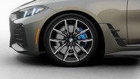 La toute nouvelle *BMW i4 eDrive40 2025* laisse les conventions derrière. La Série 4 combine une app... (image 8)