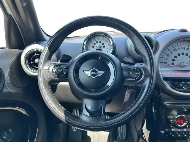 2012 MINI Cooper Countryman S ALL4 / Sunroof / Heated Seats in Cars & Trucks in Calgary - Image 15